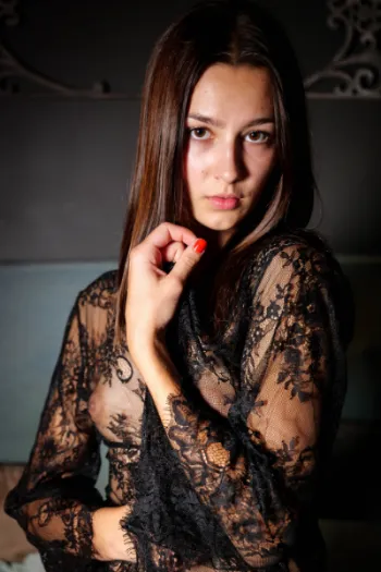 rencontre élégante femme raffinée tel rose